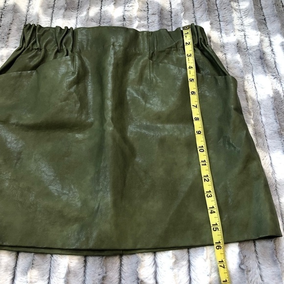 𝅺zara Green Faux Leather Mini Skirt Size Small - Picture 2 of 10